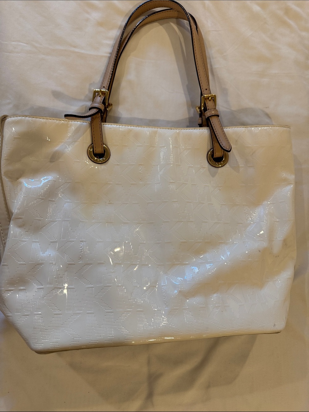 Michael Kors White Patent Leather
Monogram embossed MK shoulder bag